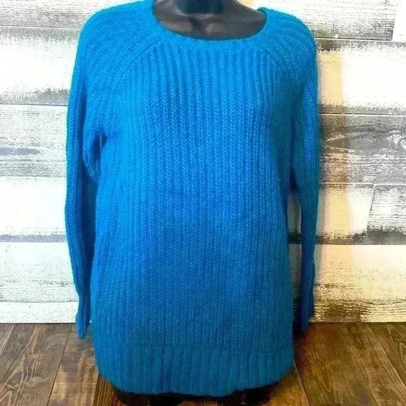 Tops - Women’s American Eagle jegging sweater size small